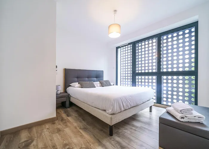 Maison D'architecte Centre Jardin, Climatisation, Parking 5 P * Tours